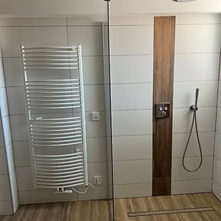 公寓 - Monteurwohnung In Schoenem Fachwerkhaus *